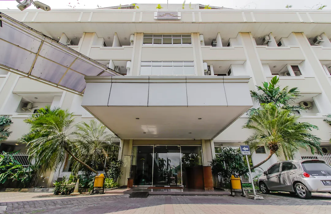 RedDoorz Plus near GBK Senayan-1
